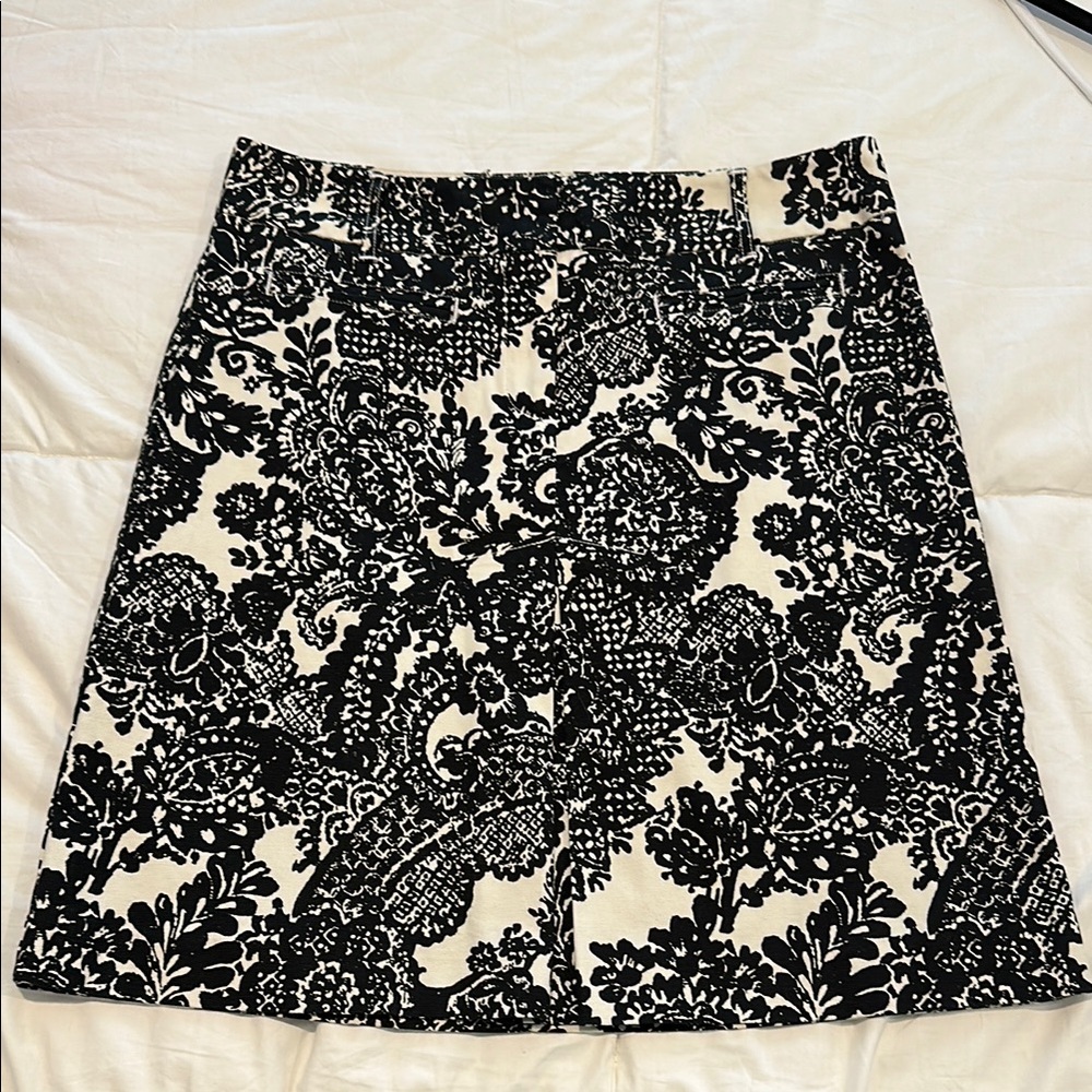 TALBOTS Elegant Black and White Patterned Skirt SIZE 8 NWOT